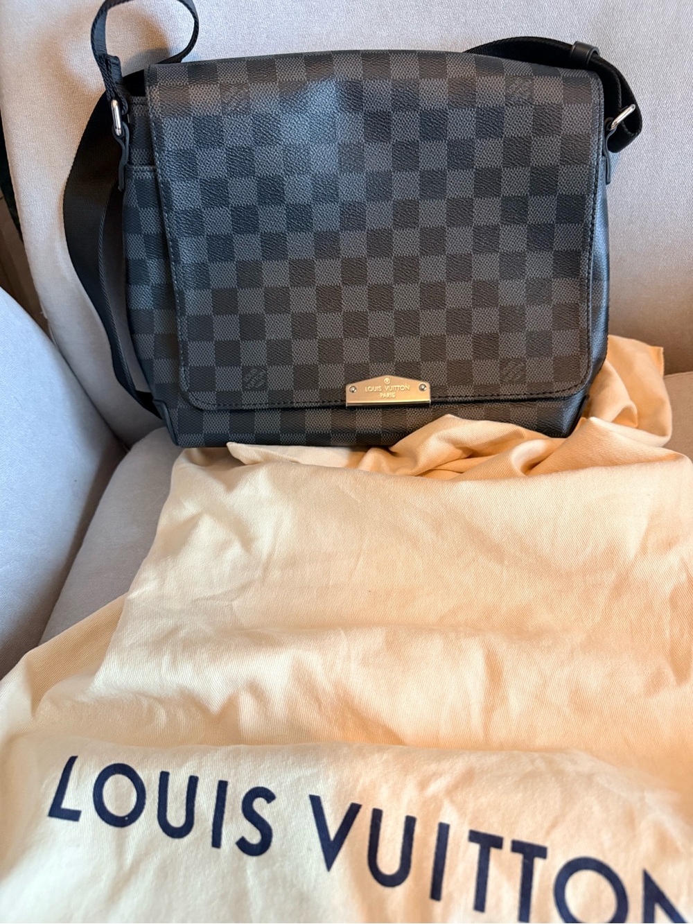 Louis Vuitton Men's District PM Damier Graphite Messenger Bag - Black/Grey